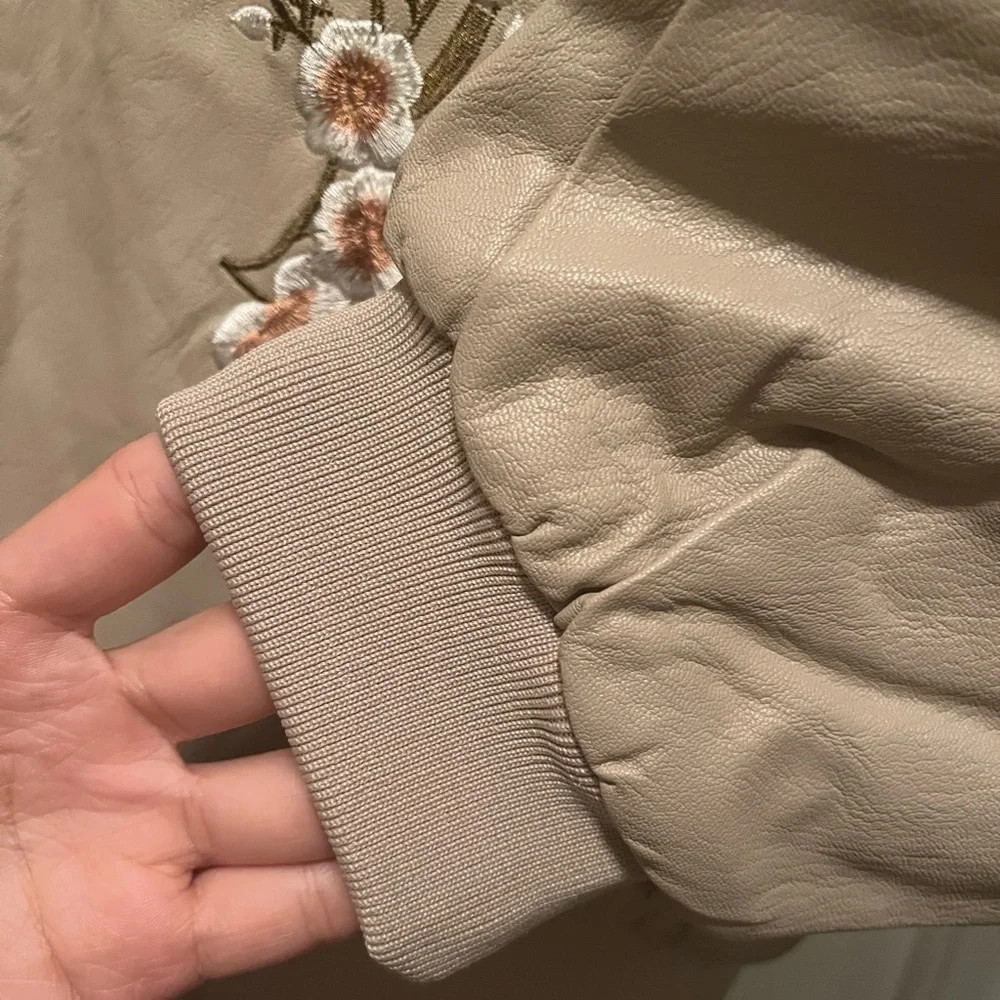 Embroidered jacket - Picture 6 of 8